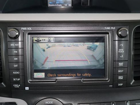 Used 2014 Toyota Sienna XLE w/ XLE Premium Package FWD image 28
