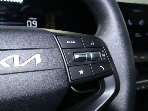 Used 2025 Kia K4 LXS image 21