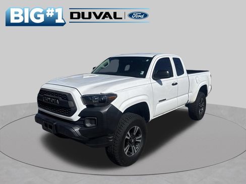 Used 2018 Toyota Tacoma SR RWD image 3