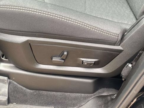 New 2026 RAM 2500 Big Horn AWD/4WD image 17