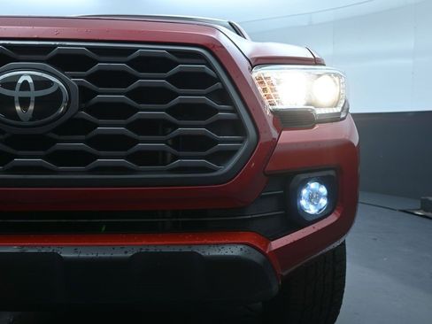 Used 2022 Toyota Tacoma TRD Off-Road image 17