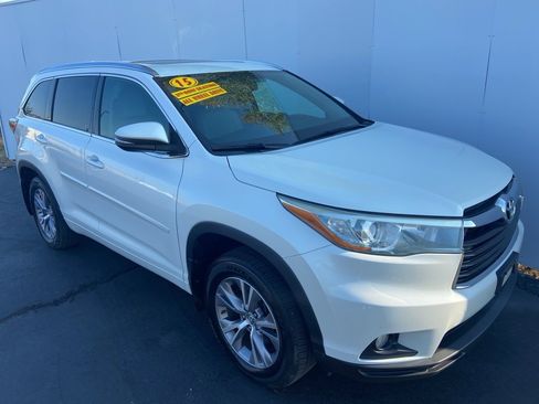 Used 2015 Toyota Highlander XLE image 2