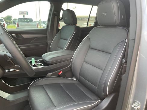 Used 2025 Buick Enclave Sport Touring w/ Power Package FWD image 54
