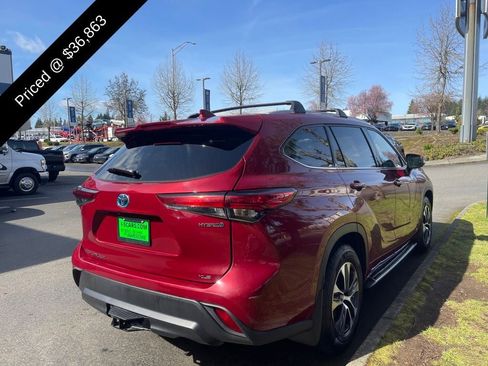 Used 2022 Toyota Highlander XLE image 4