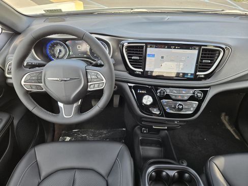 New 2026 Chrysler Pacifica Select image 6
