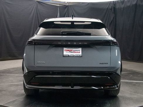 Used 2025 Nissan Ariya AWD image 12