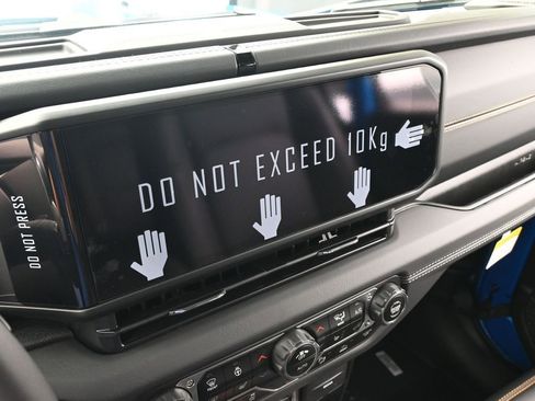 Used 2025 Jeep Wrangler Sahara AWD/4WD image 20