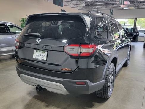 Certified 2024 Honda Pilot TrailSport image 5