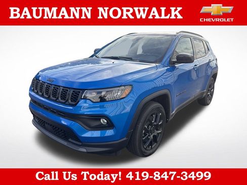 Used 2026 Jeep Compass Latitude w/ Sun and Sound Group AWD/4WD image 1