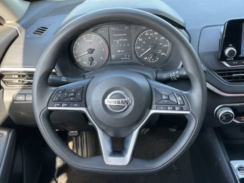 Used 2022 Nissan Altima 2.5 S FWD image 11