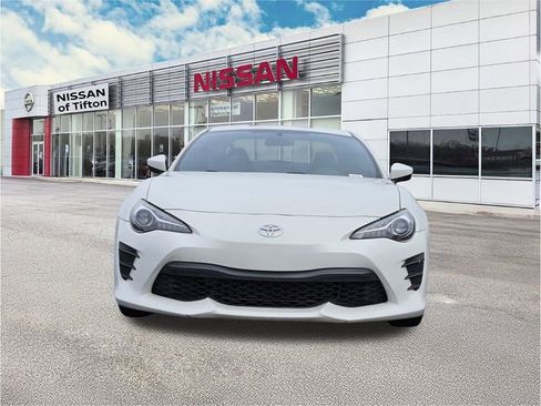 Used 2017 Toyota 86 image 2