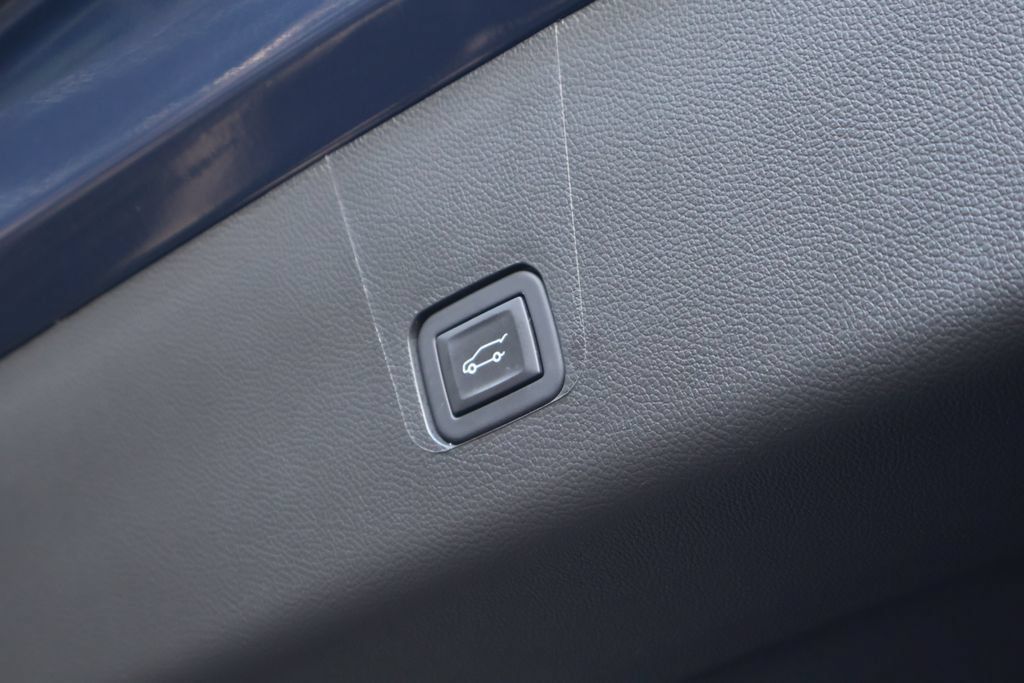 Certified 2023 Chevrolet Traverse LT FWD image 52