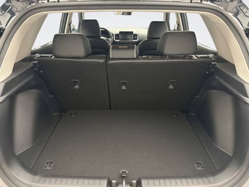 Used 2023 Hyundai Venue Limited image 18