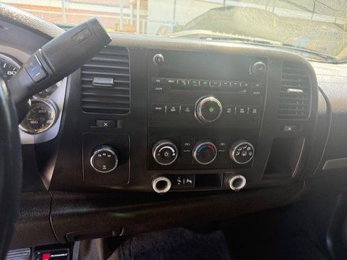 Used 2007 GMC Sierra 2500 SLE w/ Z71 Off-Road Package image 12