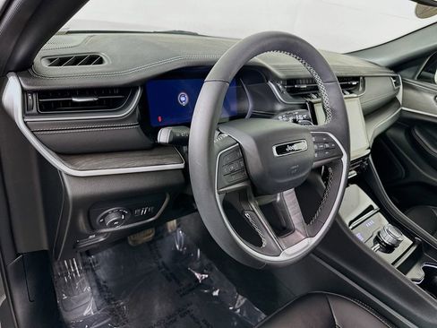 Certified 2024 Jeep Grand Cherokee Limited AWD/4WD image 16