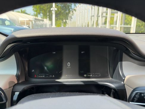Used 2023 Lincoln Aviator 2WD w/ Premium Package image 6