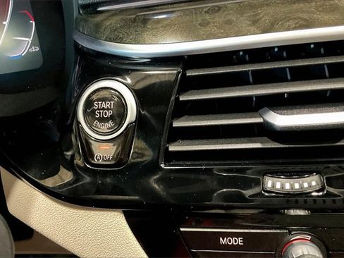 Used 2021 BMW 530i xDrive w/ Premium Package image 31