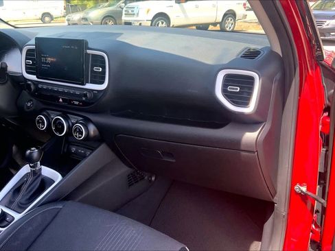Used 2023 Hyundai Venue Limited image 19