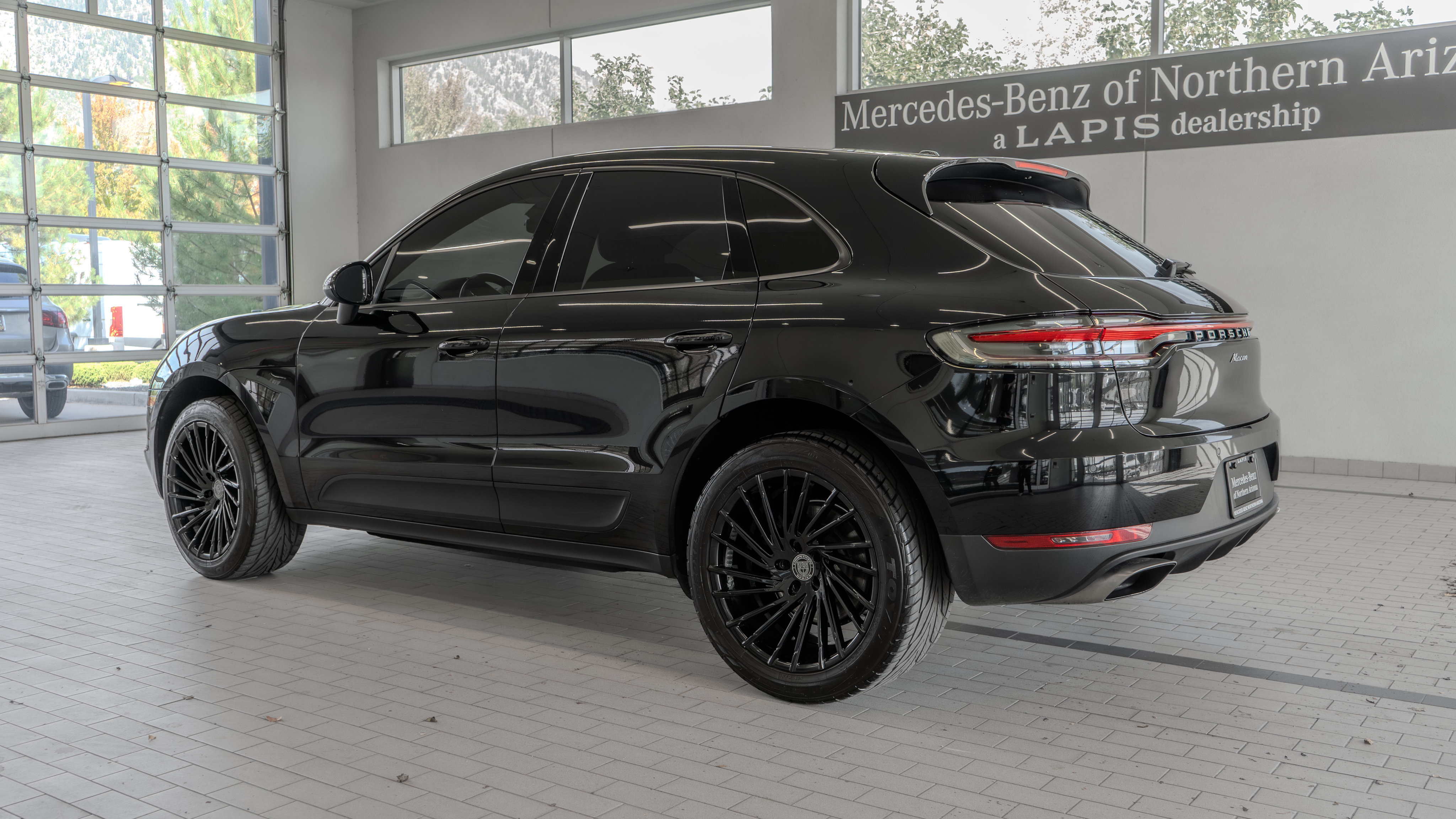 Used 2020 Porsche Macan AWD/4WD image 13