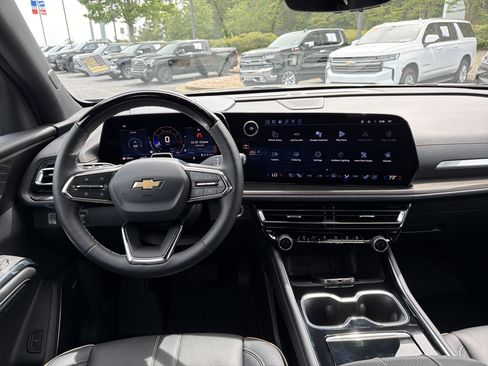 Used 2025 Chevrolet Traverse High Country w/ LPO, Floor Liner Package AWD/4WD image 23