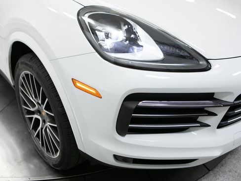 Certified 2023 Porsche Cayenne AWD/4WD image 12