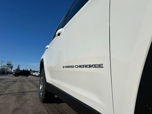 New 2026 Jeep Grand Cherokee Limited AWD/4WD image 17