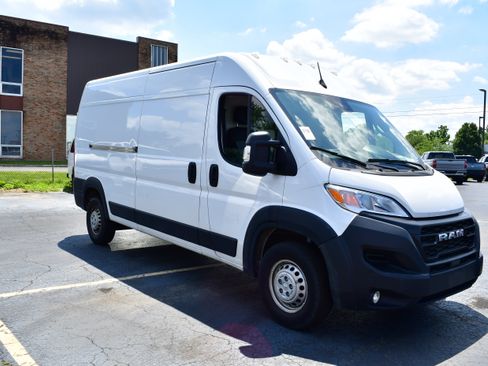 Used 2025 RAM ProMaster 2500 w/ Convenience Group FWD image 2