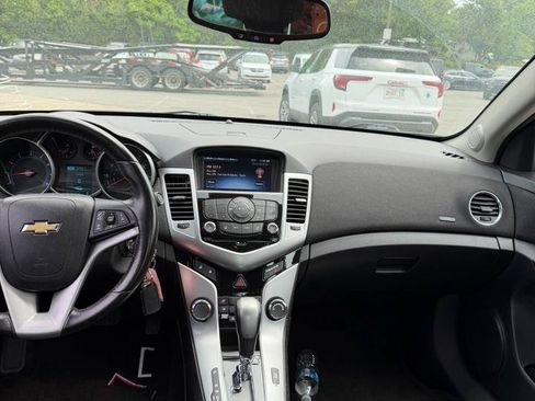 Used 2014 Chevrolet Cruze LT w/ Technology Package FWD image 8