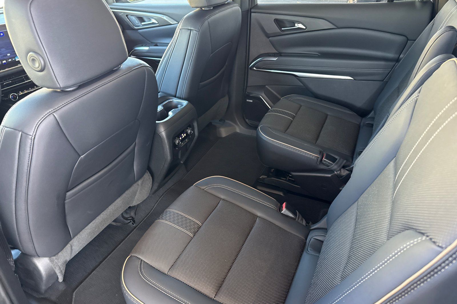 Used 2026 Chevrolet Traverse High Country w/ LPO, Floor Liner Package AWD/4WD image 6