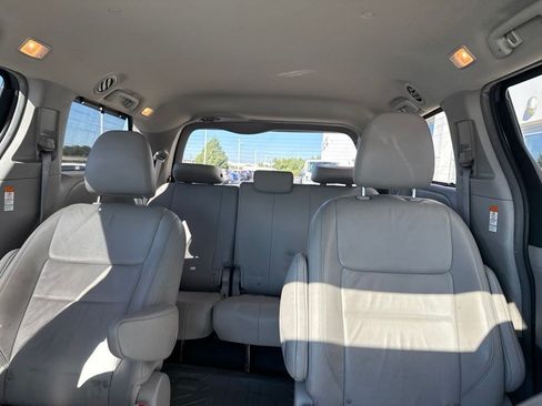 Used 2015 Toyota Sienna XLE AWD/4WD image 11
