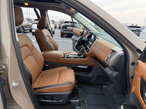 Used 2024 Nissan Pathfinder Platinum w/ Cargo Package image 21