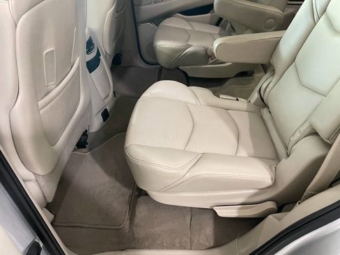 Used 2018 Cadillac Escalade Premium Luxury image 21