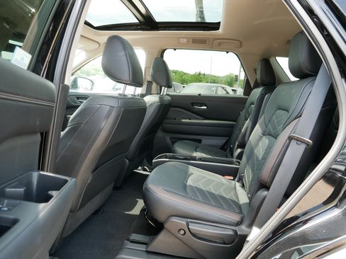 Used 2023 Nissan Pathfinder Platinum w/ Lighting Package (N93) AWD/4WD image 16