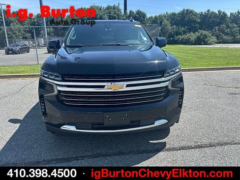 Used 2021 Chevrolet Suburban LT w/ Rear Media and Nav Package AWD/4WD image 2