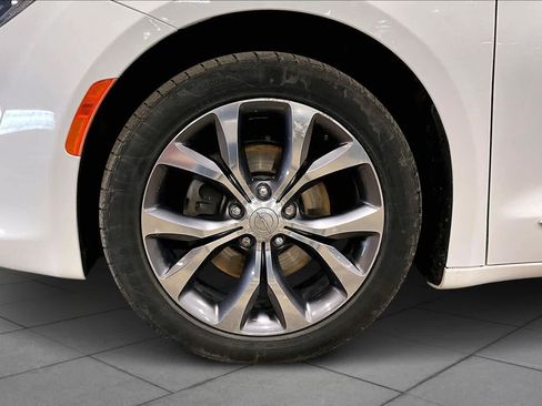 Used 2017 Chrysler Pacifica Limited image 11