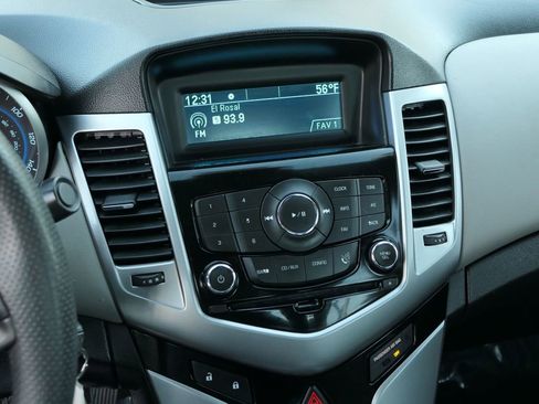 Used 2014 Chevrolet Cruze LS image 19