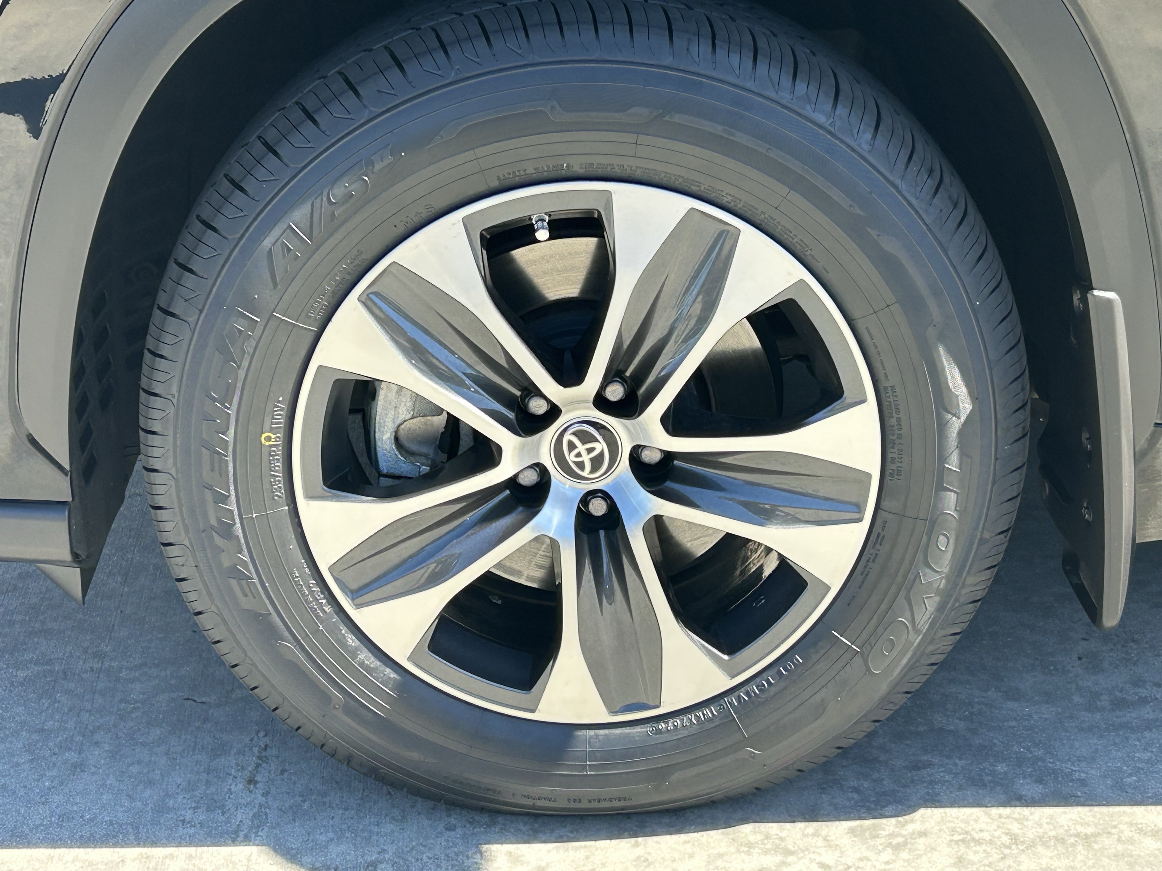 Used 2023 Toyota Highlander XLE FWD image 8