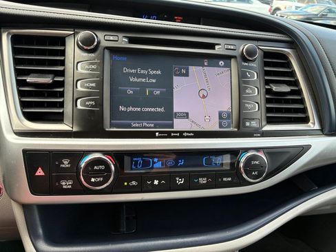 Used 2019 Toyota Highlander XLE AWD/4WD image 11