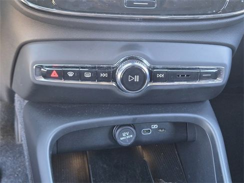 Used 2025 Volvo XC40 B5 Core image 22