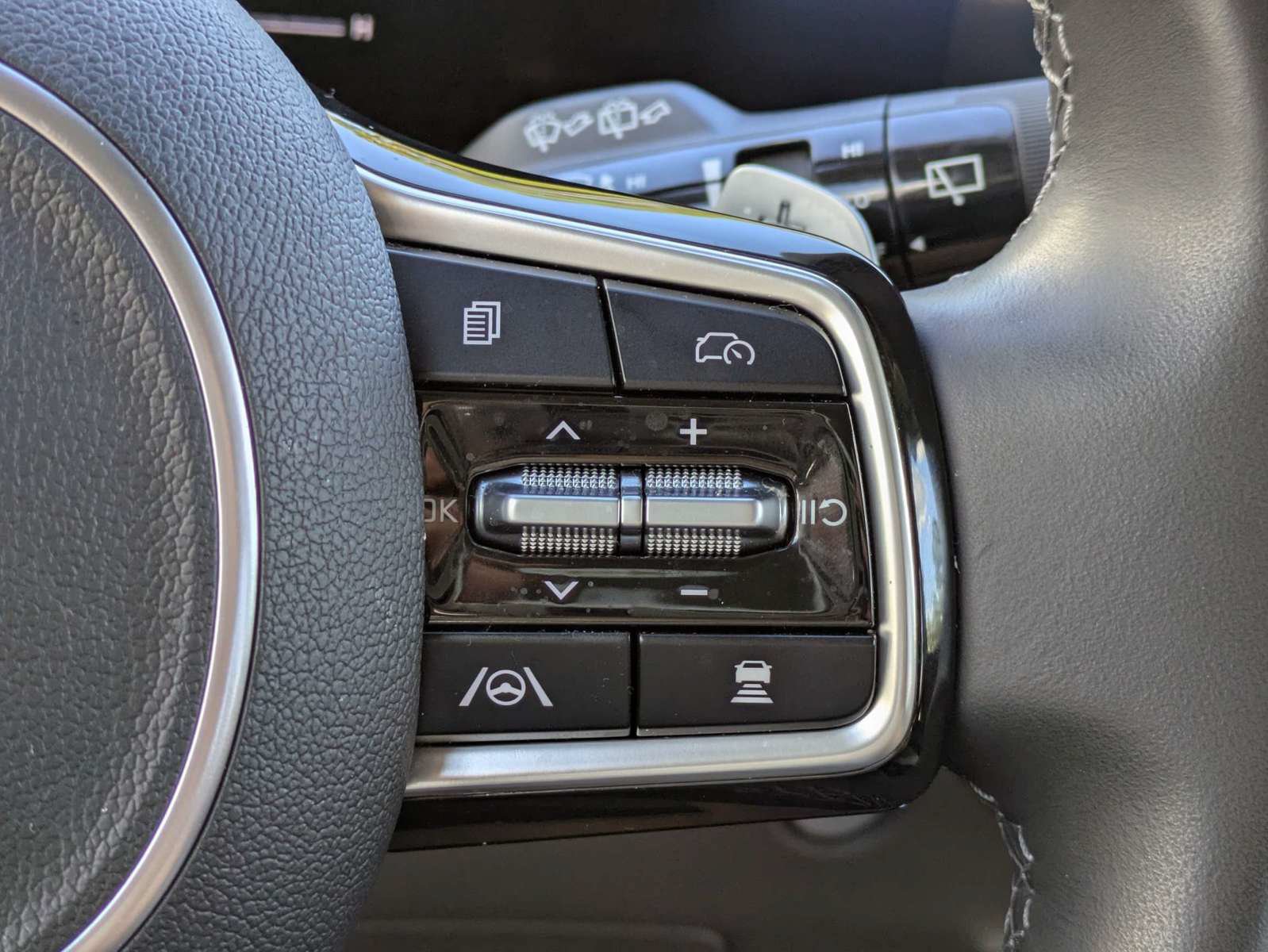 Certified 2026 Kia Carnival EX FWD image 22