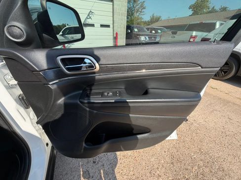 Used 2015 Jeep Grand Cherokee Limited w/ Luxury Group II RWD image 15