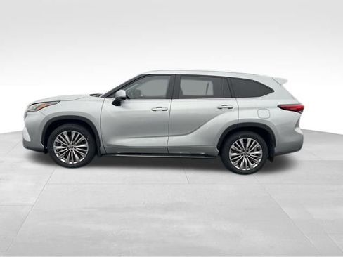 Used 2023 Toyota Highlander Platinum image 4