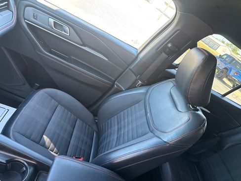Used 2025 Ford Explorer ST-Line AWD/4WD image 24