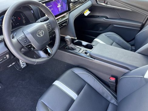 New 2026 Toyota Camry Hybrid FWD image 10