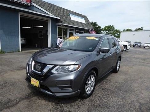 Used 2017 Nissan Rogue SV w/ SV Premium Package FWD image 2