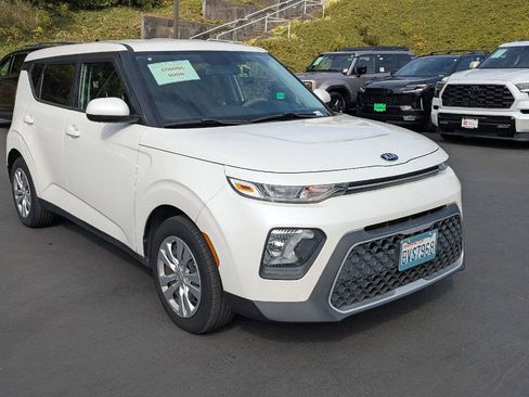 Used 2020 Kia Soul LX FWD image 4
