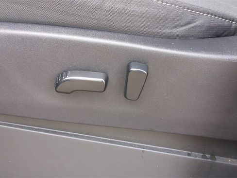 Used 2023 Nissan Frontier SV w/ SV Convenience Package image 11