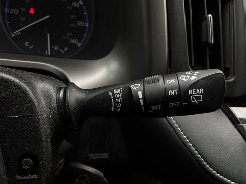 Used 2017 Toyota RAV4 XLE AWD/4WD image 35