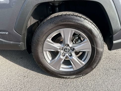 Used 2025 Toyota RAV4 LE AWD/4WD image 7