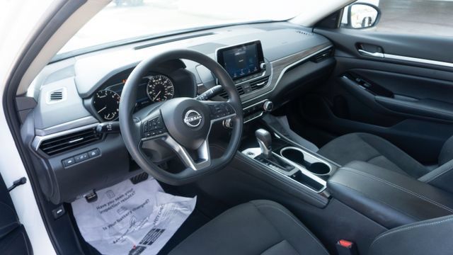 Used 2023 Nissan Altima 2.5 SV FWD image 11